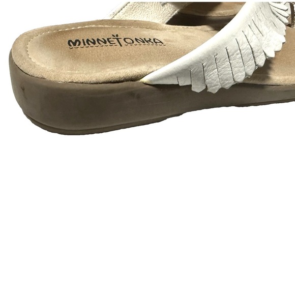 Minnetonka Beaded Thunderbird Fringe Sandals White Leather Thong Flip Flop Sz 8 - Picture 3 of 11